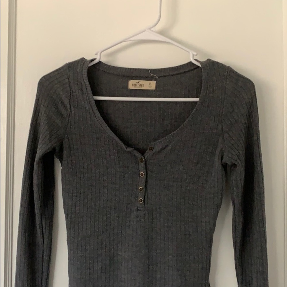 Hollister Long Sleeve T Shirt / Sweater